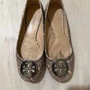 Tory Burch Beige & Black Snakeskin Logo Ballet Flats